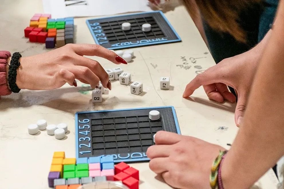 “Matemática viva: del aula al juego”: nueva formación docente en Villa La Angostura