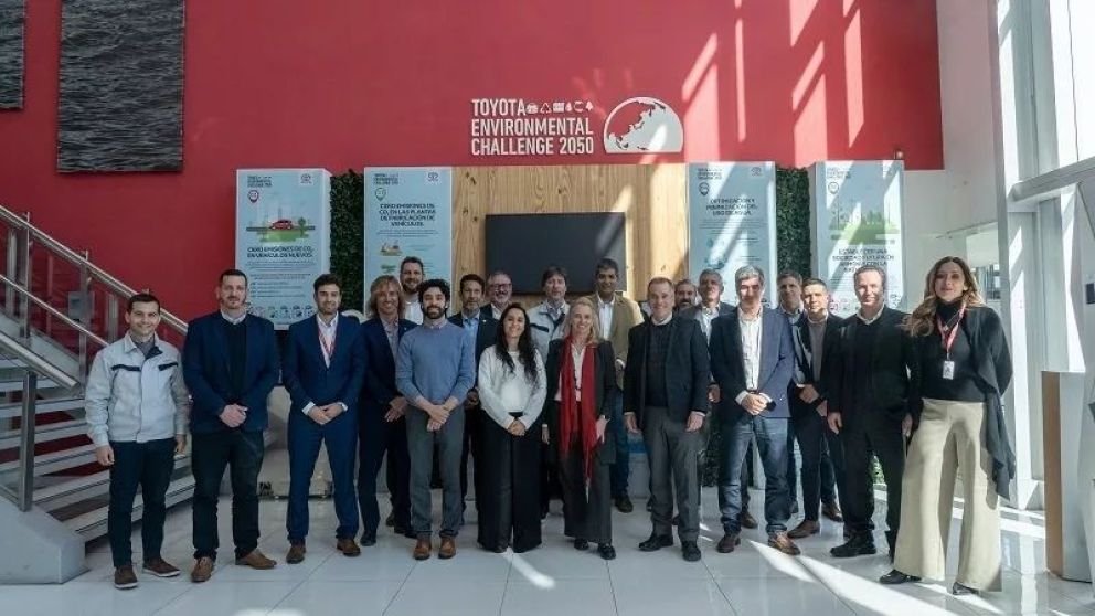 Toyota y YPF Luz amplían su alianza y llevan energía renovable a más concesionarios