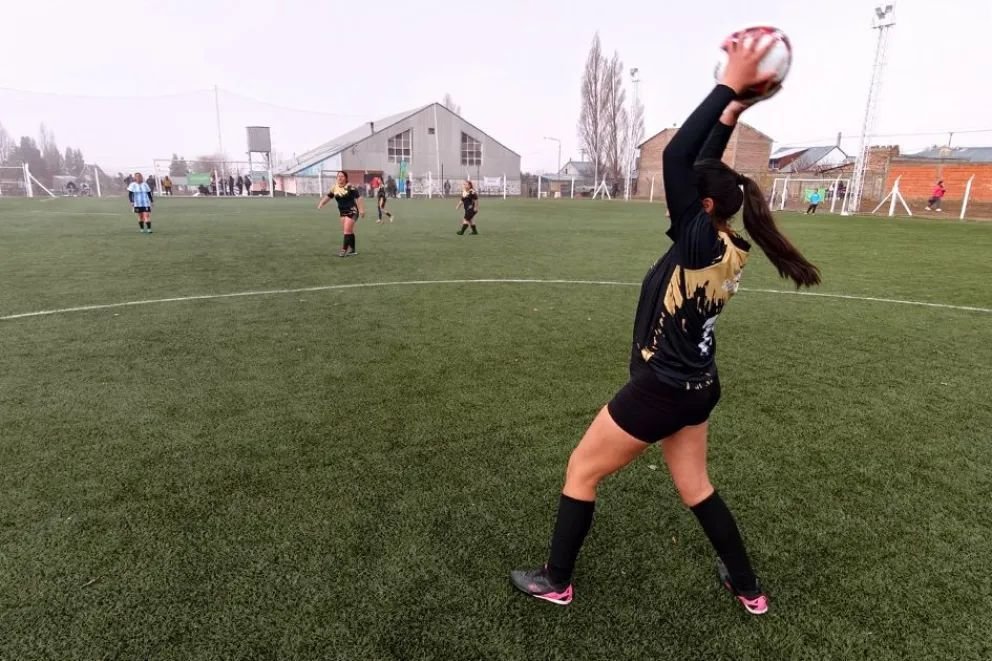 Impulsan un torneo de fútbol femenino en distintas localidades