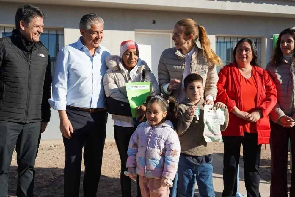 Figueroa entrega viviendas y acelera su plan habitacional