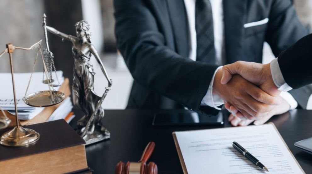 Suman asesoramiento legal gratuito para trabajadores