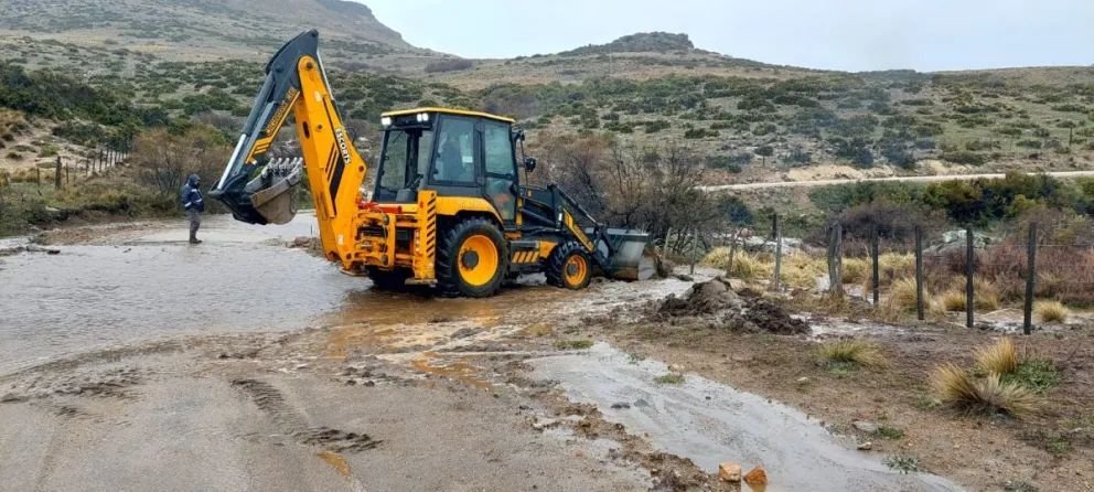 Vialidad Provincial realiza trabajos de remediación por el temporal