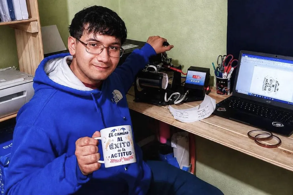 A sus 18 años, Dylan expande su emprendimiento en Las Coloradas gracias al impulso de un crédito
