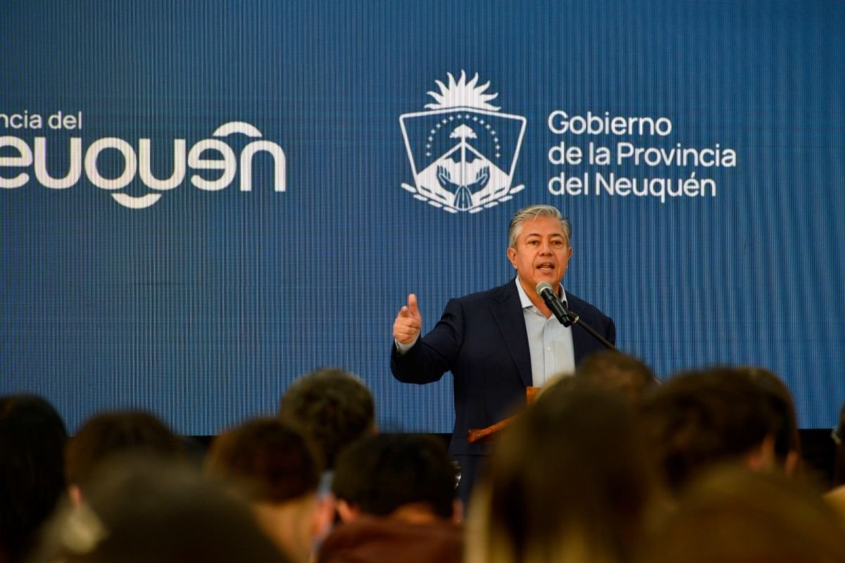 Con Vaca Muerta como eje, Figueroa expone en París