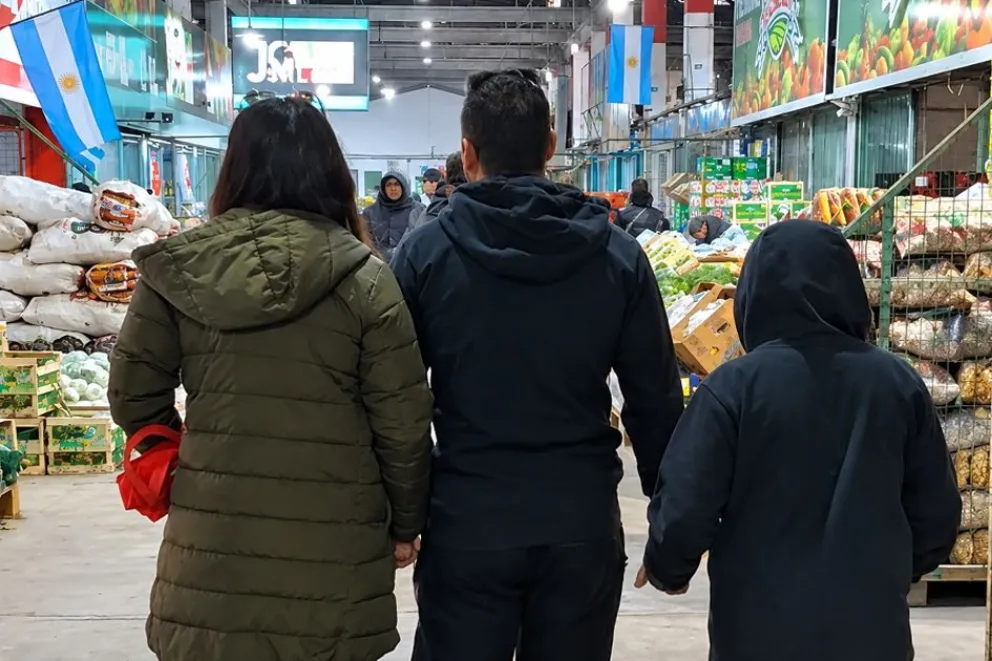 El Mercado Concentrador abrió por primera vez un sábado y las familias lo aprovecharon