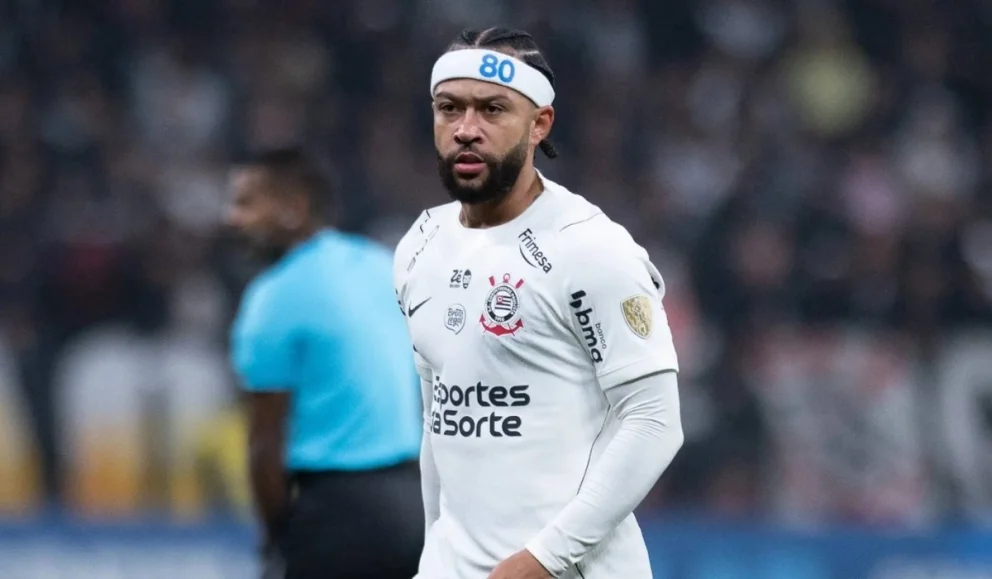 Estudiantes denunció a Memphis Depay ante Conmebol y pidió que no juegue la revancha