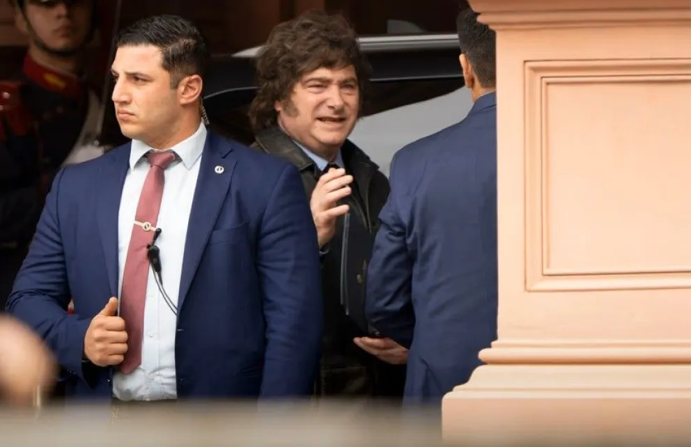 Milei comienza la semana con diputados y senadores en Casa Rosada