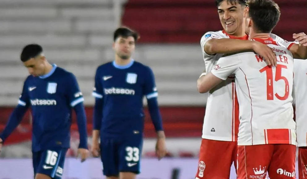 Racing, en caída libre: cayó ante Huracán y sigue atrapado en el fondo