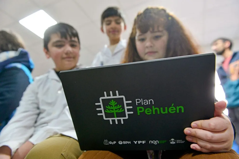 Neuquén lleva conectividad a través de Starlink a cerca de 300 escuelas