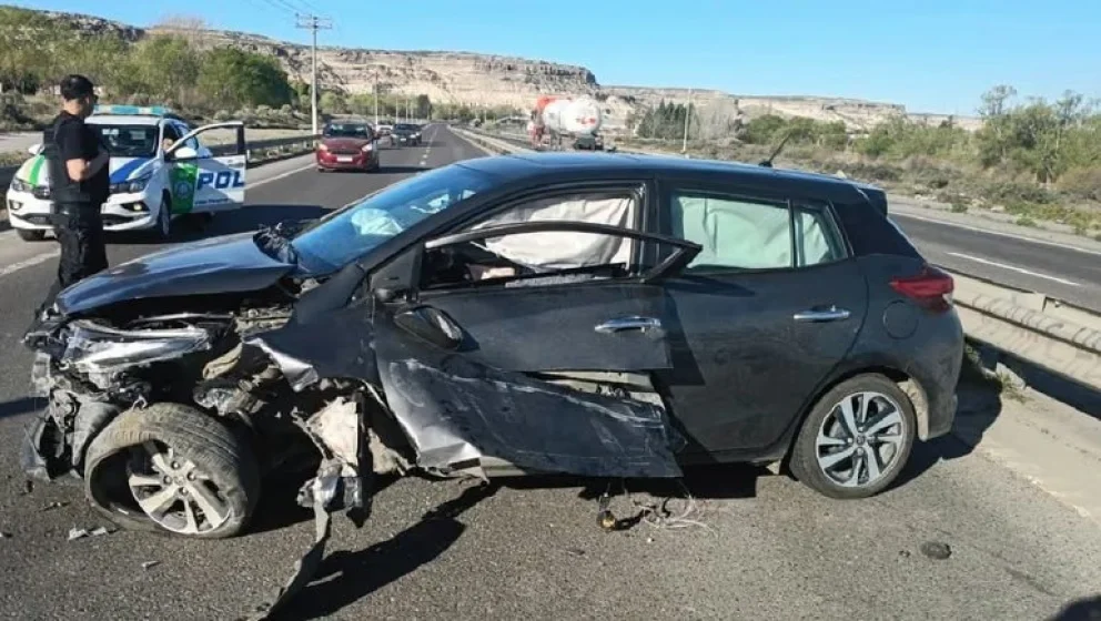 Accidente en la Ruta 22: cuatro heridos tras un fuerte choque en el acceso a Villa Regina