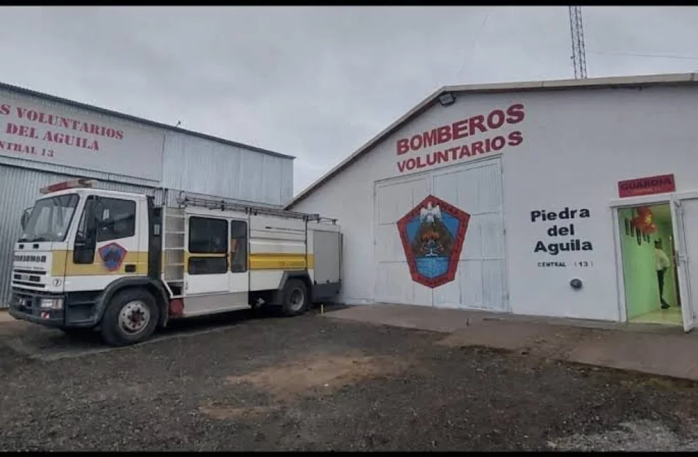 Un bombero voluntario de Piedra del Águila fue agredido durante una emergencia