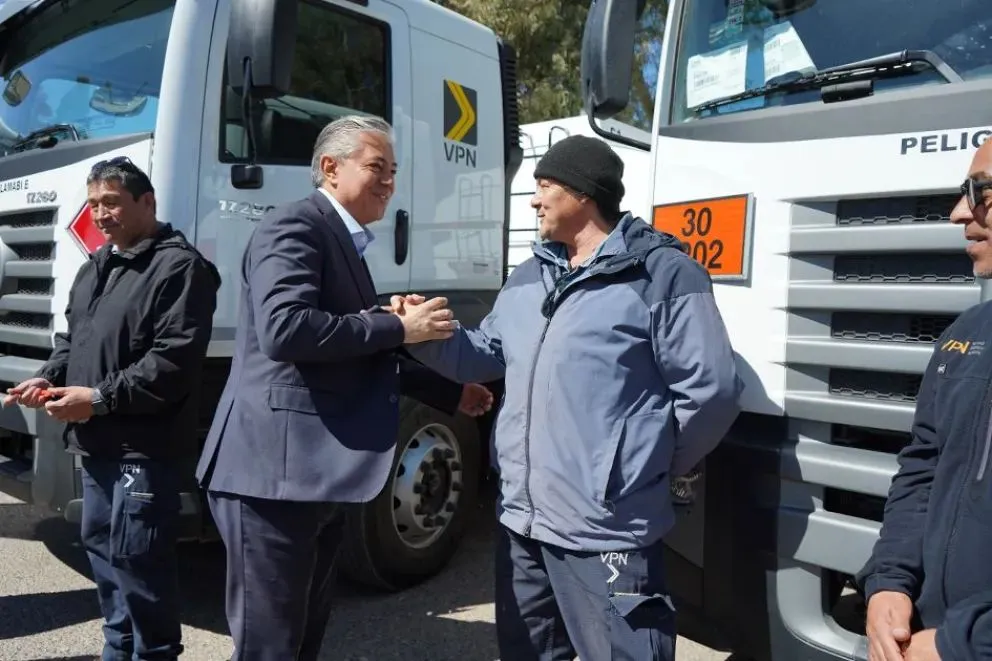 Figueroa entregó vehículos para fortalecer la flota de Vialidad Provincial