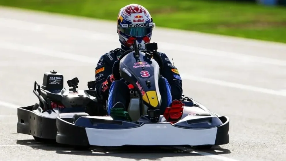 Espectáculo de Max Verstappen en Silverstone: liquidó el reto de Red Bull ante 100 competidores