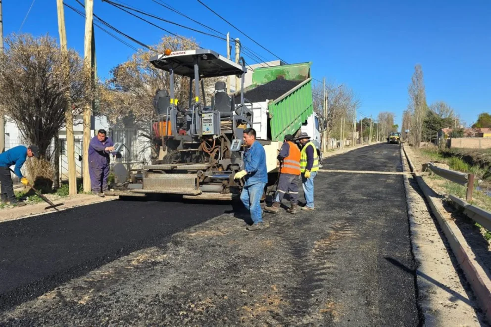 Avanza el plan de 100 cuadras en Plottier: comenzaron las obras sobre avenida Percy Clark