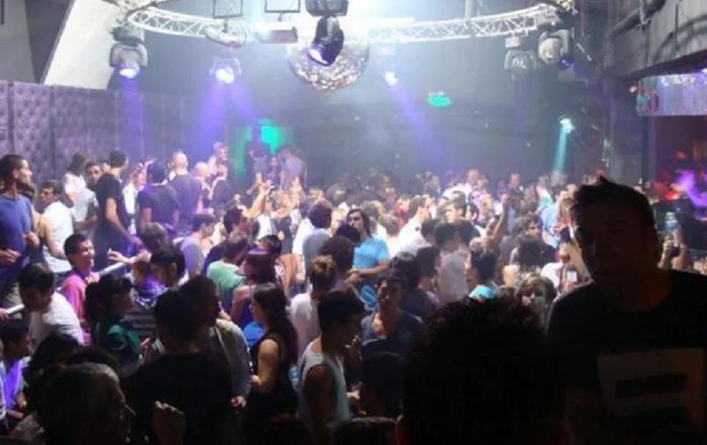 Denuncian a patovicas por una golpiza que dejó a un joven internado