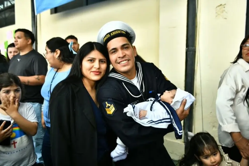 El emocionante reencuentro del tripulante de la Fragata Libertad con su hija