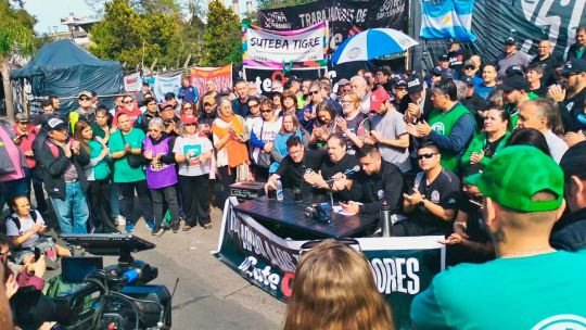 “Un disparate jurídico”: los empleados de Fate no aceptaron el desalojo del inmueble ordenado por la Justicia