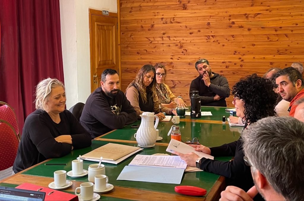 Apertura de sobres de la Licitación Pública N° 17/2026 para la Contratación de mano de obra para la puesta en valor de la Plaza Pioneros