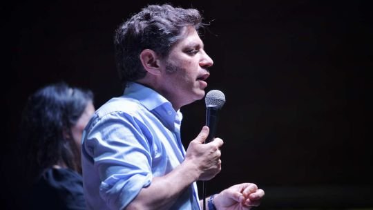 Axel Kicillof: “Milei se la pasa viajando por el mundo, pero ser presidente es darle respuestas al pueblo”
