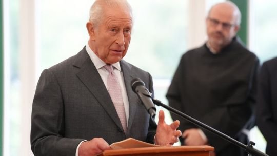 El rey Carlos III advirtió sobre los “peligros existenciales” de la IA si cae “en las manos equivocadas”