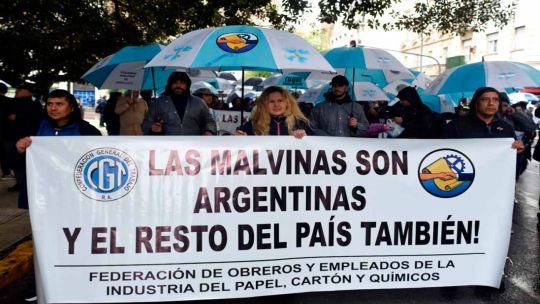 Fuerte críticas al fallo de la Corte sobre la Ley de Tierras y reclamos contra el DNU de Milei