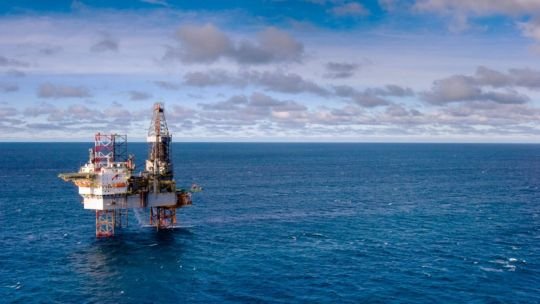 El precio del petróleo escaló a US$ 107 disparado por el conflicto en Medio Oriente