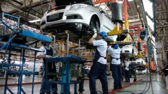 Desde la Cámara de Comercio de los Estados Unidos en Argentina advirtieron que “en 2045 no quedará ninguna fábrica automotriz en el país”
