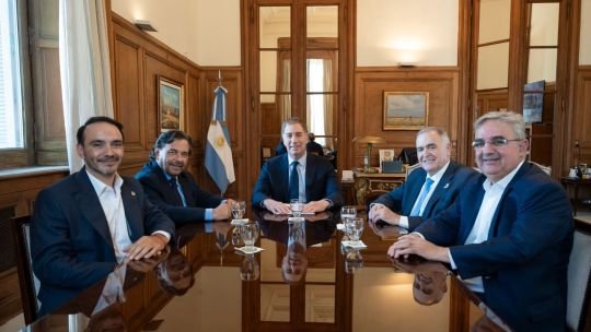El gobernador de Corrientes con Diego Santilli: zona cálida, el eje del encuentro en Casa Rosada