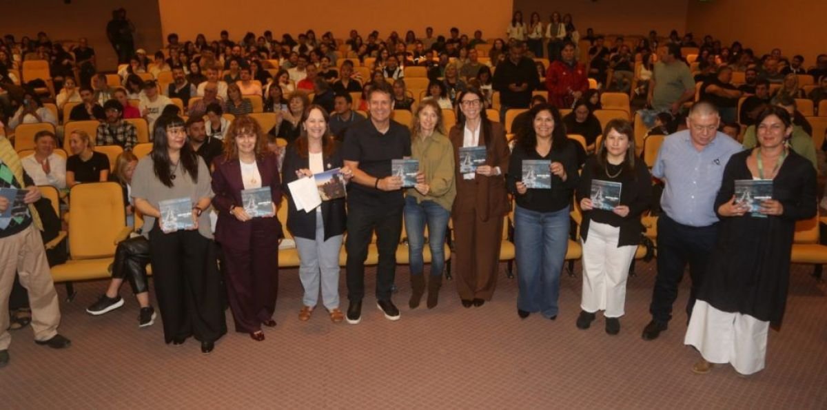 Se presentó en la Feria Internacional del Libro “Neuquén, la ciudad que más crece”