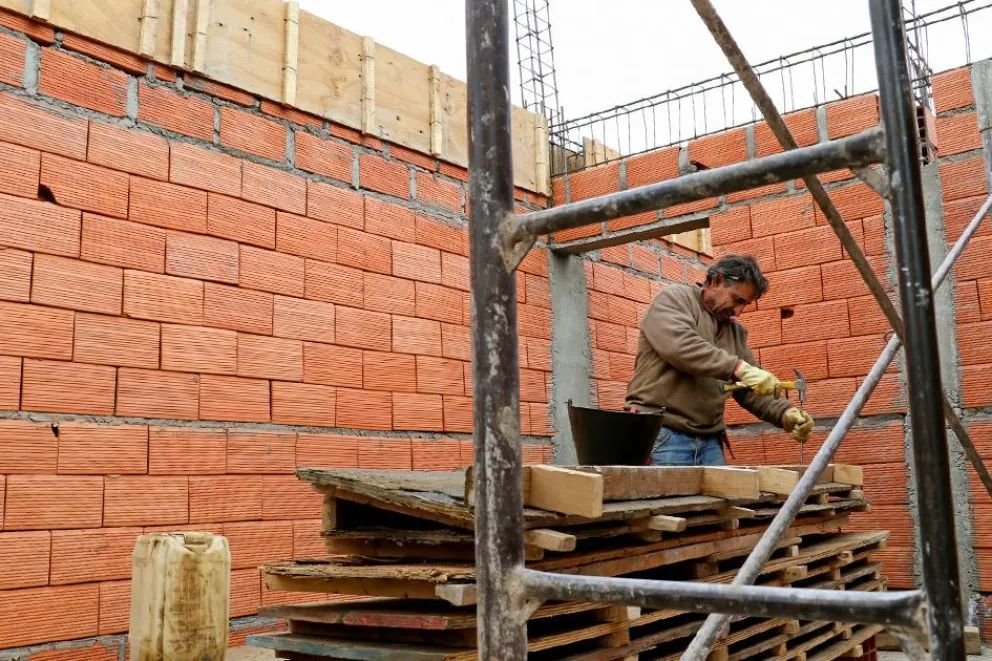 Llaman a licitación para la construcción de viviendas e infraestructura en Neuquén capital