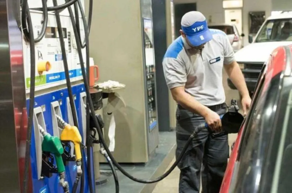 Promociones para cargar nafta: qué bancos y billeteras ofrecen descuentos de hasta el 30% y cómo obtenerlos