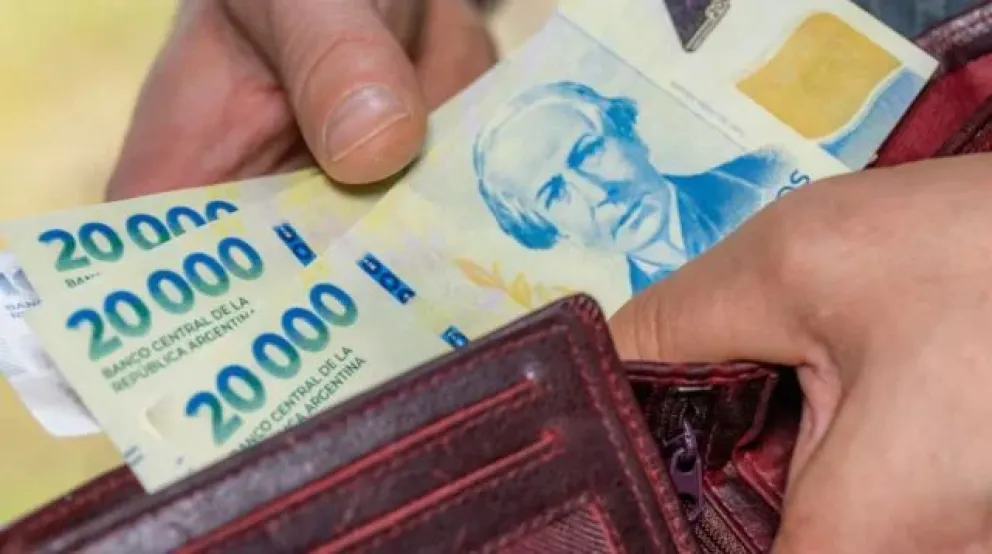 El Gobierno fijó aumentos escalonados para el salario mínimo hasta abril de 2027