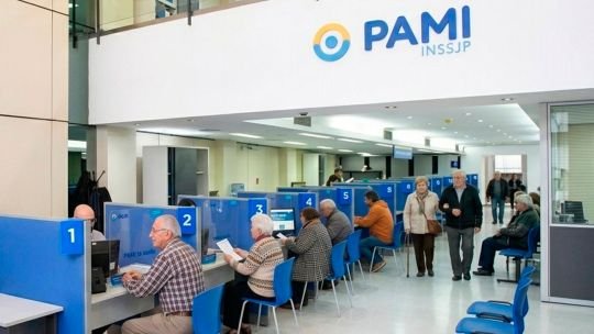 Insumos para afiliados de PAMI: las reglas para recibir pañales en casas particulares y residencias