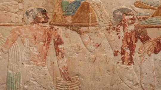 Hallazgo arqueológico en Saqqara: descubren una inédita tumba faraónica de 4.300 años con dos capillas y relieves excepcionales
