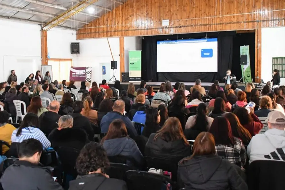 Más de 240 docentes asistieron al II Encuentro de Educación de Jóvenes y Adultos