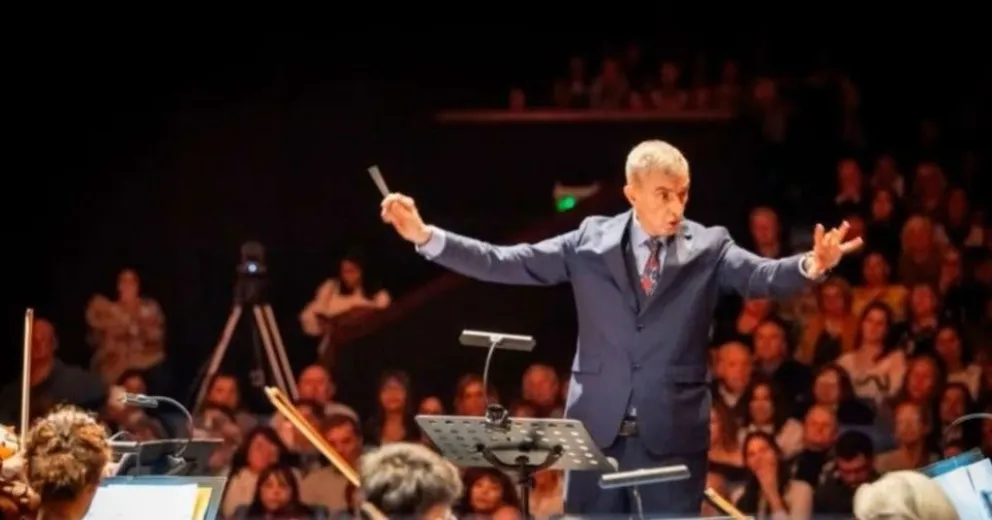 Nelson Castro dirigió la Sinfónica del Neuquén a sala llena