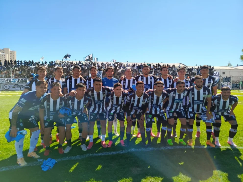 Cipolletti fue una aplanadora: goleó 6-1 y avanzó a semifinales