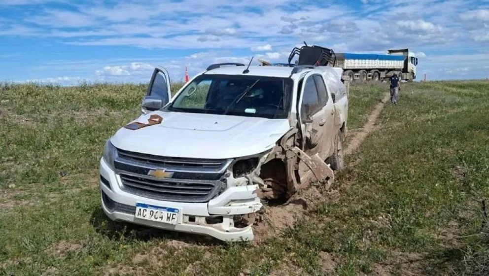 Fuerte choque entre un camión y una camioneta en la Ruta 151: apuntan al mal estado del pavimento