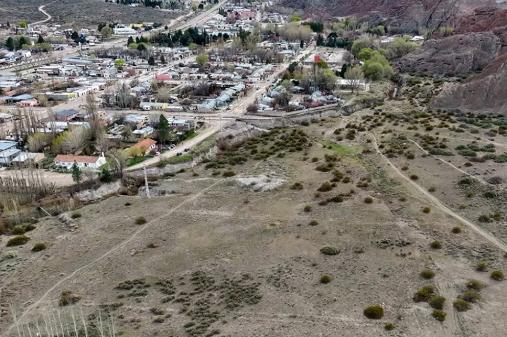 Provincia licita la infraestructura para 25 lotes en Piedra del Águila