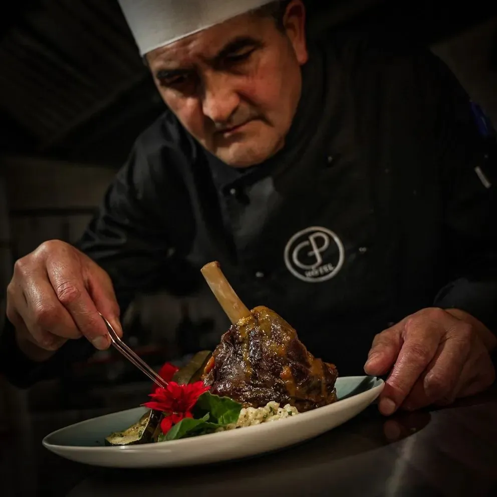 Puerto Montt llega a Bariloche a la Carta: dos chefs chilenos participarán con el salmón como bandera