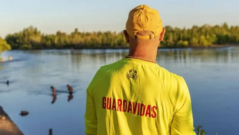 Comenzaron los muestreos para evaluar la calidad del agua del río Limay