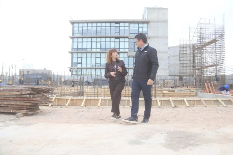 Gaido y Pasqualini recorrieron los avances del tercer edificio del Polo Científico Tecnológico