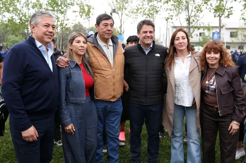 Figueroa y Gaido inauguraron la nueva cancha del Club Progreso: Provincia construirá baños y vestuarios