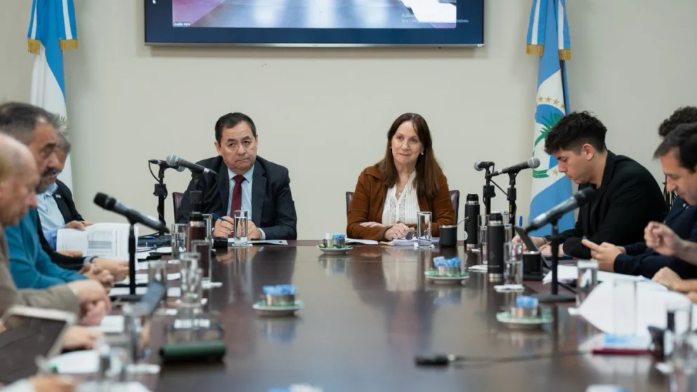 Avanza en comisiones el acuerdo con petroleras para financiar rutas estratégicas por USD 177 millones