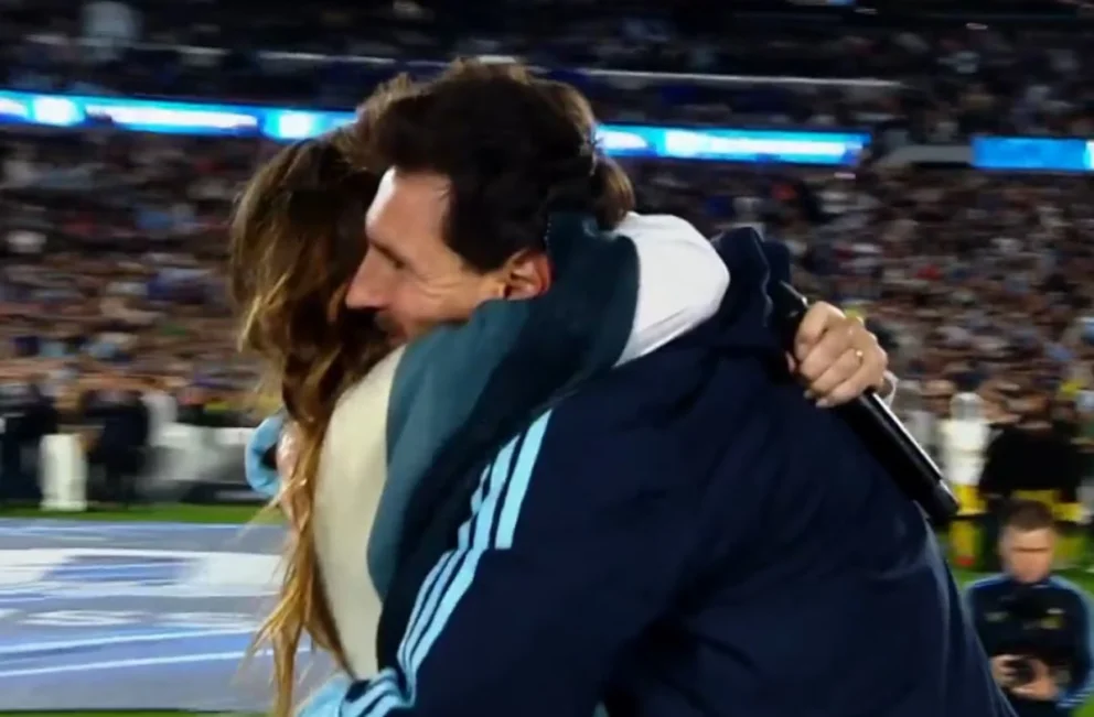 “No puede ser que se vaya”: la profunda emoción de La Sole tras cantarle a Lionel Messi
