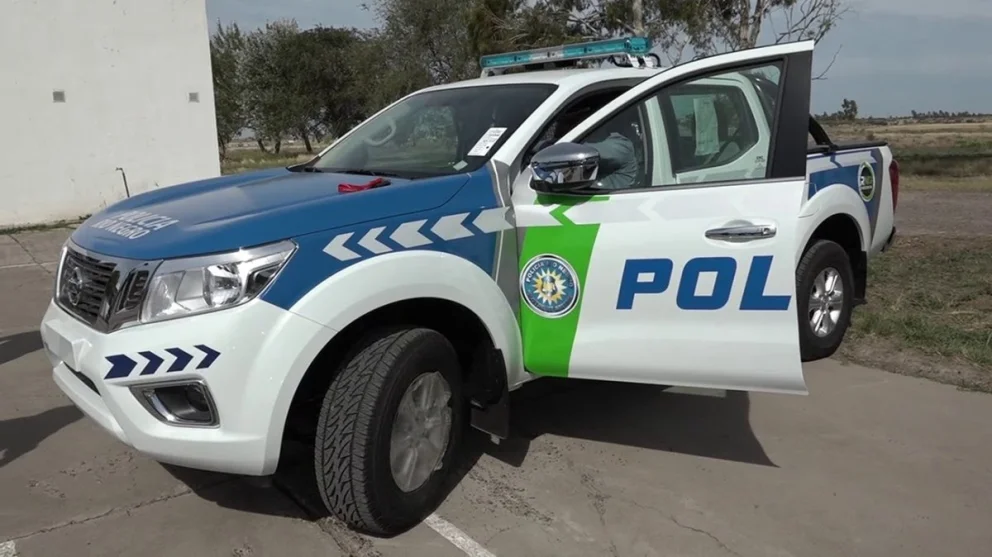 La Policía quiso identificarlo y comenzó una fuga por Cinco Saltos que terminó dentro de una vivienda