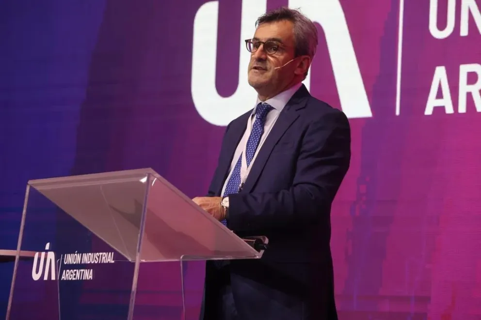 Los industriales, con otros sectores, aceleran su presión contra el Gobierno por el alza del contrabando