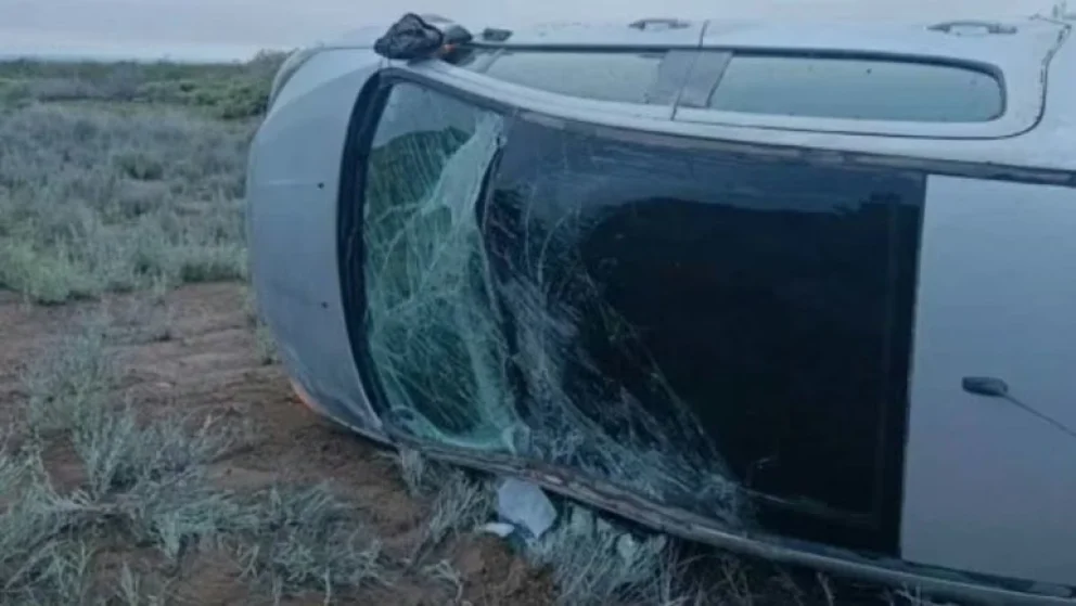 Ruta 151: acompañaban los restos de su madre y volcaron cerca de Catriel