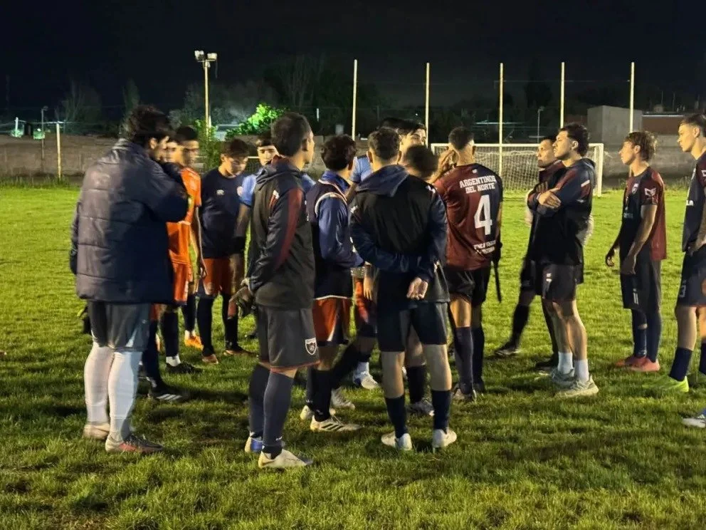 Violencia en el Alto Valle: suspendieron el clásico entre Argentinos del Norte y Deportivo Roca Violencia en el Alto Valle: suspendieron el clásico entre Argentinos del Norte y Deportivo Roca