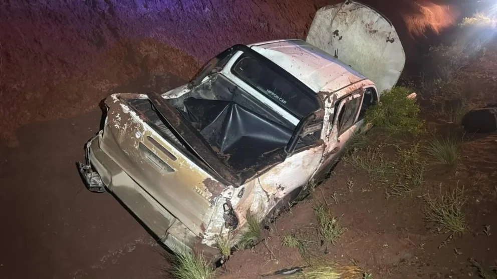 Una camioneta volcó en la Ruta 5 y tres ocupantes sufrieron lesiones de consideración